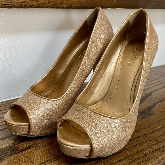Gold sparkly peep toe platform pumps - Picture 2 of 3